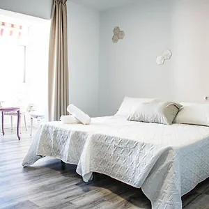 Acogedor Estudio En Centro 5m A Pie De La Playa , Nerja España